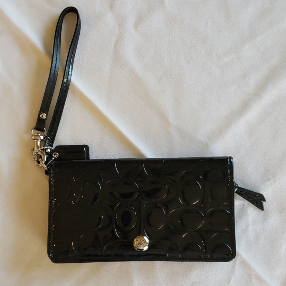 Coach wristlet wallet